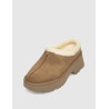 ZUECO UGG NEW HEIGHTS COZY CLOG CUERO