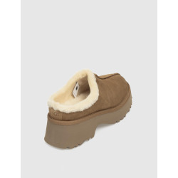 ZUECO UGG NEW HEIGHTS COZY CLOG CUERO