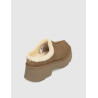 ZUECO UGG NEW HEIGHTS COZY CLOG CUERO