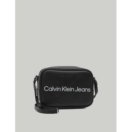 BOLSO CALVIN KLEIN SCULPED CAMERA BAG NEGRO