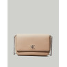BOLSO CALVIN KLEIN MINIMAL MONOGRAM EW FLAP PH/CB19 BEIG