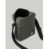 BANDOLERA TOMMY HILFIGER TJM DAILY + REPORTER VERDE