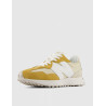 SNEAKER NEW BALANCE U327 BEIG/MARRÓN