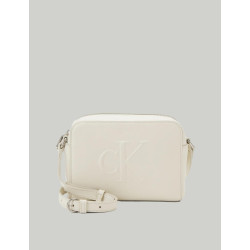 BOLSO CALVIN KLEIN SCULPTED CAMERA BAG DEBOSS BLANCO