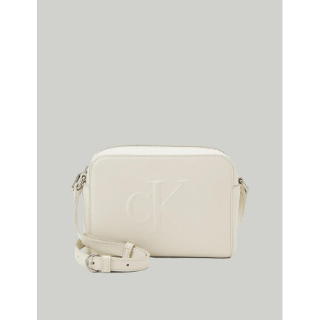 BOLSO CALVIN KLEIN SCULPTED CAMERA BAG DEBOSS BLANCO