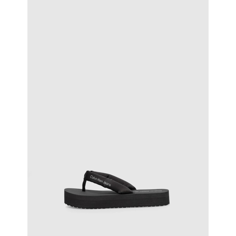 SANDALIA DE DEDO CALVIN KLEIN BEACH SANDAL FLATFORM PADDED NY NEGRO