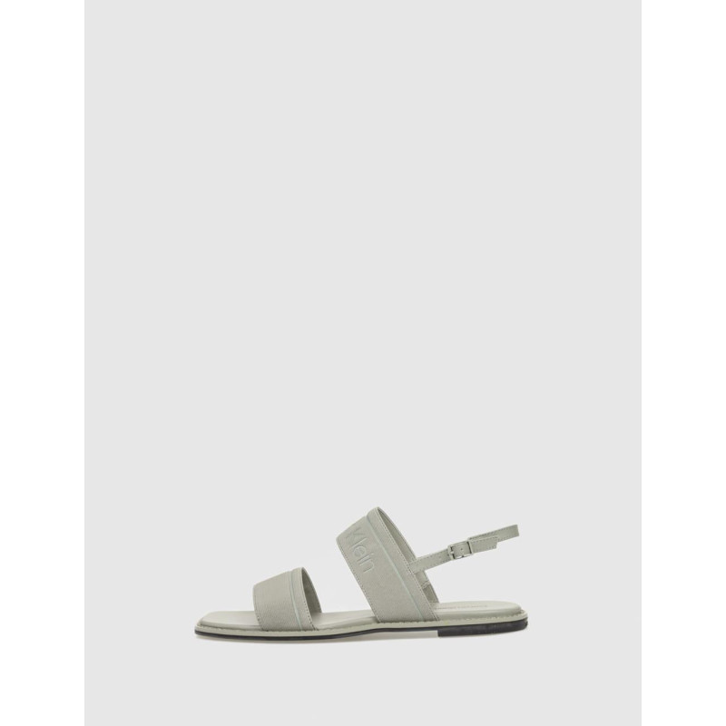 SANDALIA CALVIN KLEIN FLAT SANDAL HE GRIS